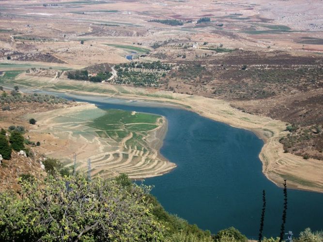 بحيرة القرعون في البقاع