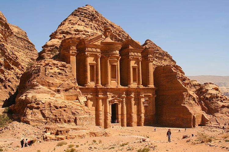 البتراء درة الأماكن التاريخية والسياحية في الأردن
