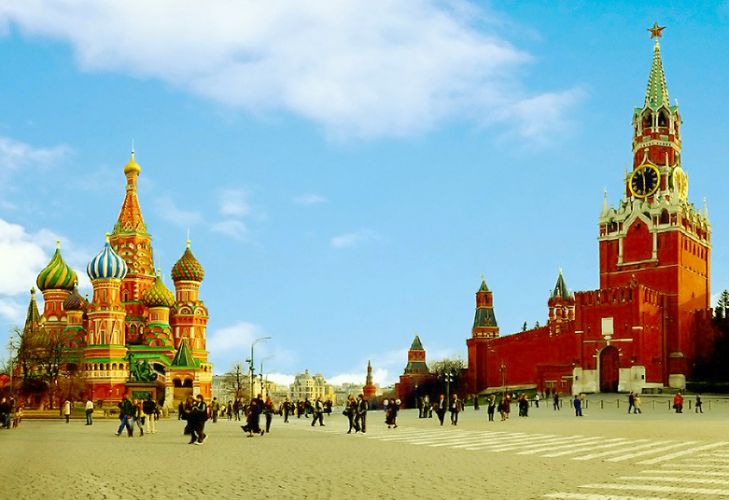 الميدان الأحمر أو الساحة الحمراء في موسكو