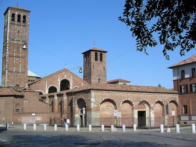 كنيسة سانت امبروجيو في ميلانو