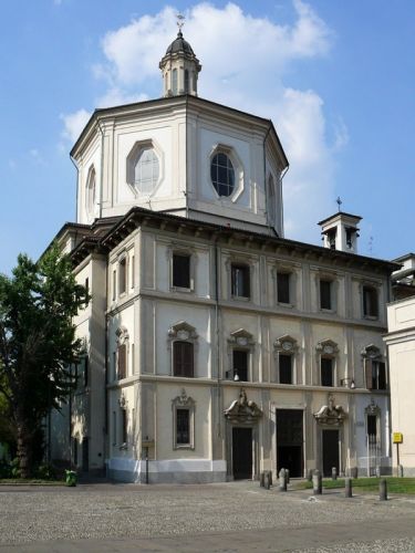 كنيسة سان برناردينو الي اوسا في ميلانو