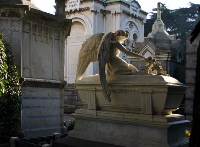 المقبرة التذكارية في ميلانو - إيطاليا