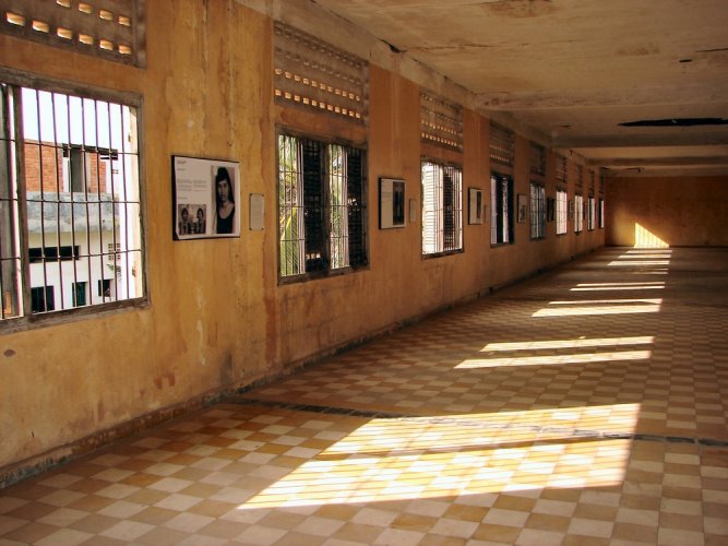 متحف الإبادة الجماعية تول سلينغ في بنوم بنه