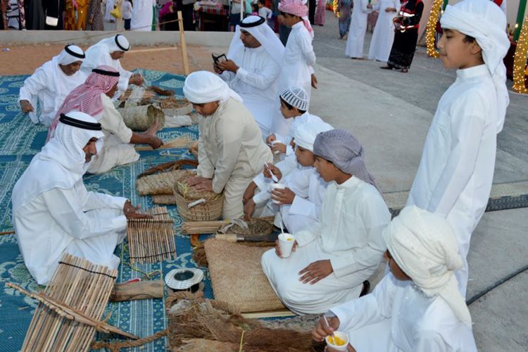 الالعاب الشعبية متعة الصغار في مهرجان تراث الإمارات