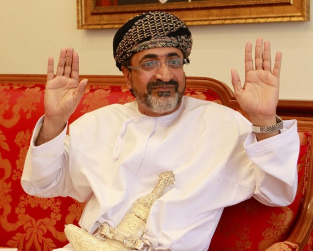 وزير السياحة أحمد بن ناصر المحرزي