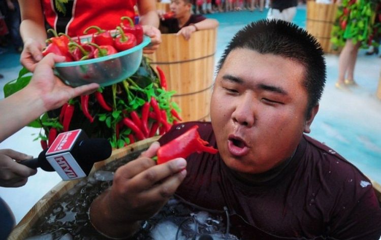 احتفالات عيد النار والجليد في الصين