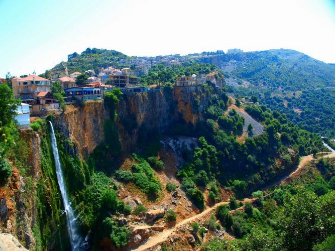 قرية جزين الجميلة في لبنان