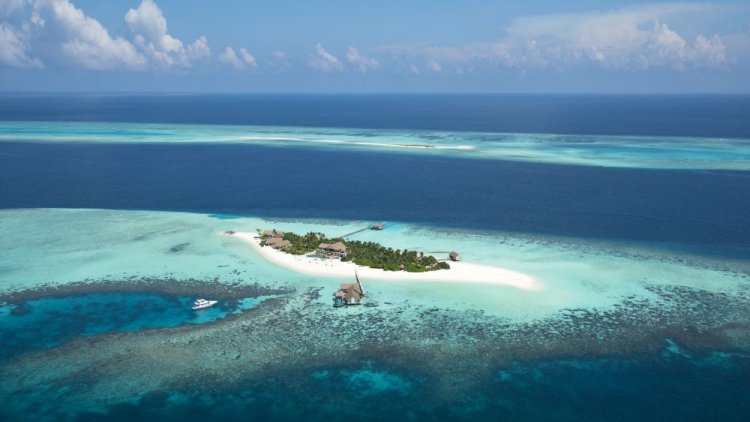 فورسيزونز تفتتح أول جزيرة خاصة في فوافاه با أتول المالديف