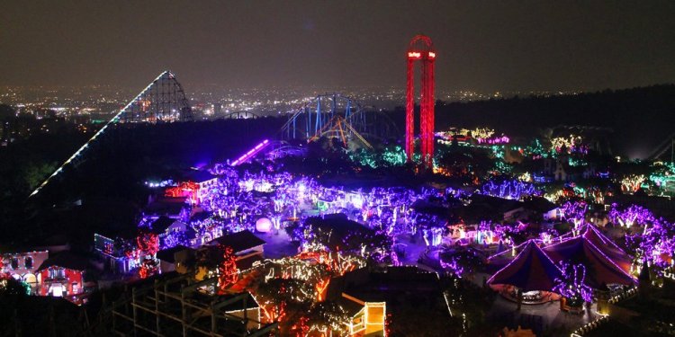 مدينة Six Flags  الترفيهية 