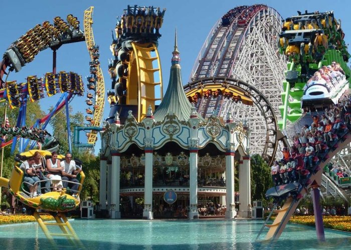 مدينة Six Flags  الترفيهية 