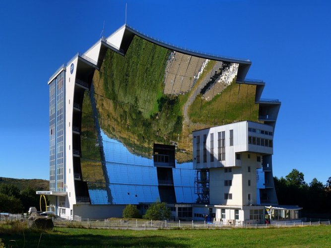 مبنى الفرن الشمسي في فرنسا