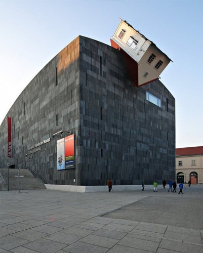 منزل House Attack على قمة متحف في النمسا