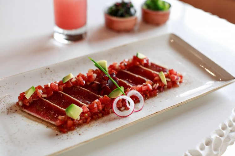  Seared Tuna with Japanese Salsa