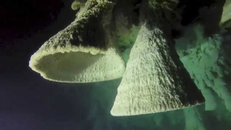 آلاف الأجراس الحجرية تحت المياه