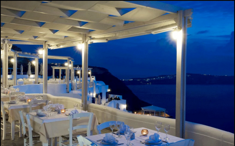 مطعم كالديرا بجزيرة سانتوريني في اليونان