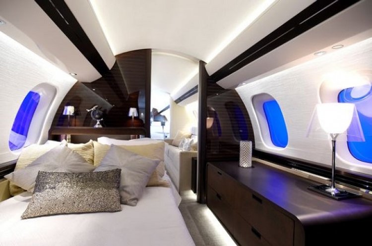 جناح غرفة النوم الرئيسية في الطائرة