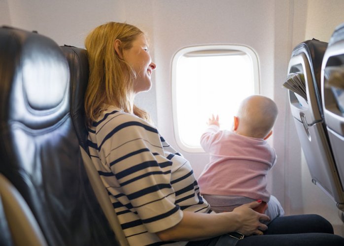 نصائح السفر بالطائرة مع الرضع