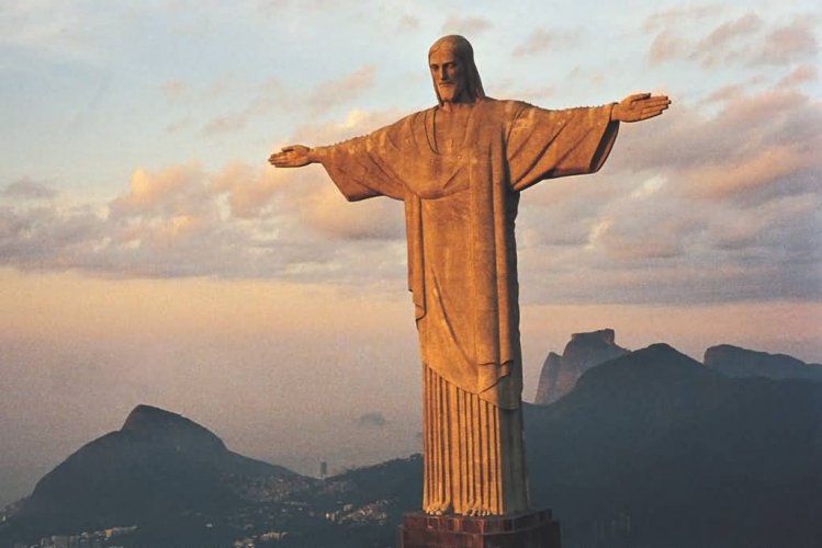  تمثال المسيح الفادي في البرازيل