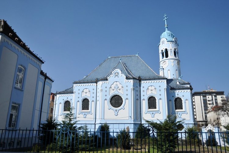 كنيسة إليزيبث الزرقاء في براتيسلافا