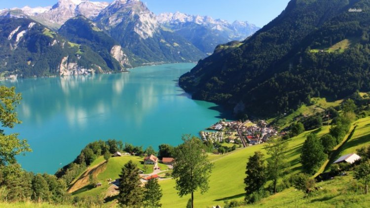 بحيرة لوسرين في سويسرا