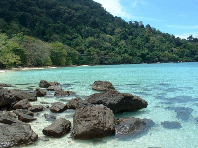 شاطئ جزيرة تنغول في ماليزيا