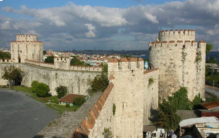 قلعة ييديكولي في تركيا