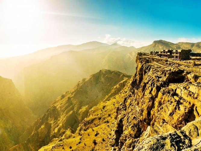 اشعة الشمس الذهبية علي الجبل الاخضر