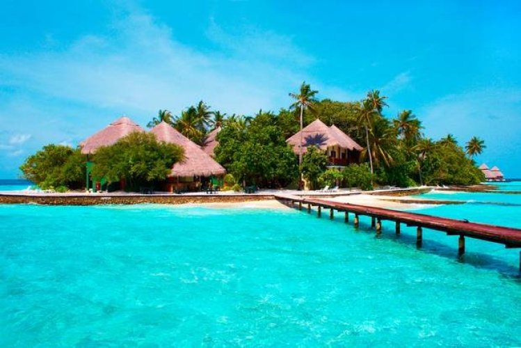 المياه الفيروزية في المالديف