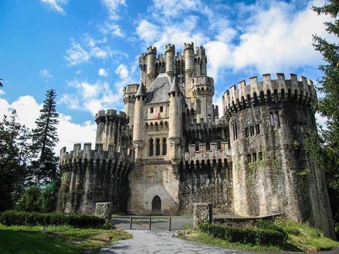 قلعة دي بوترون في الباسك اسبانيا