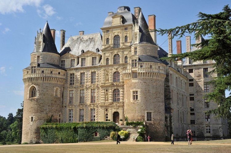 قلعة شاتو دي بريساك في فرنسا