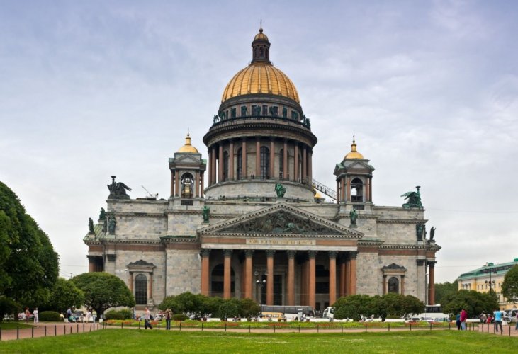 كاتدرائية القديس إسحاق في سانت بطرسبرغ روسيا