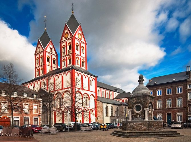 كنيسة سانت بارتيليمي في لييج بلجيكا