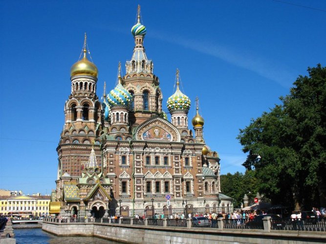 كنيسة المخلص بالدم في سانت بطرسبرغ روسيا