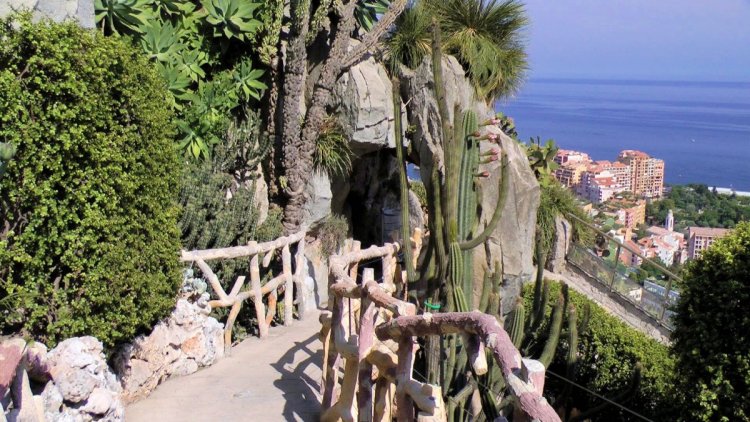الحديقة الغريبة في موناكو فرنسا