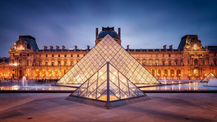 متحف اللوفر في باريس فرنسا