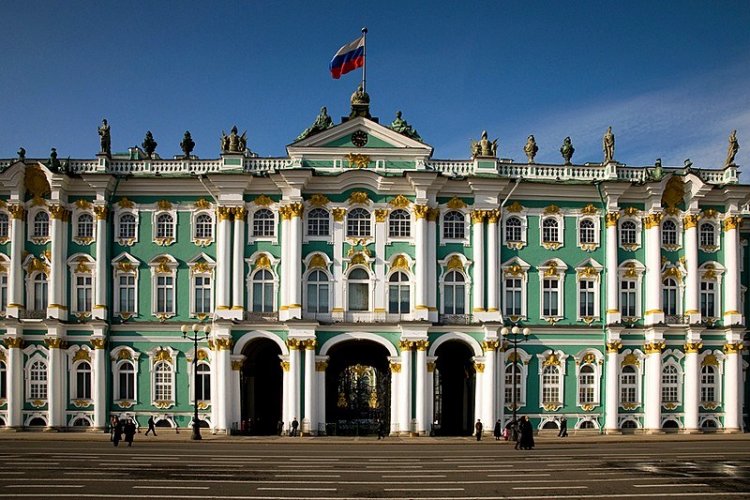 متحف هيرميتاج الأسطوري في سانت بطرسبرغ روسيا