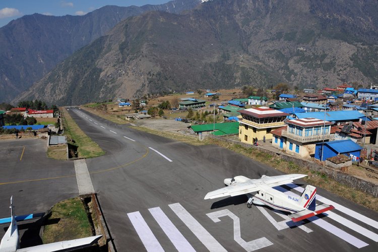 مطار تينزينغ هيلاري أو لوكلا في النيبال