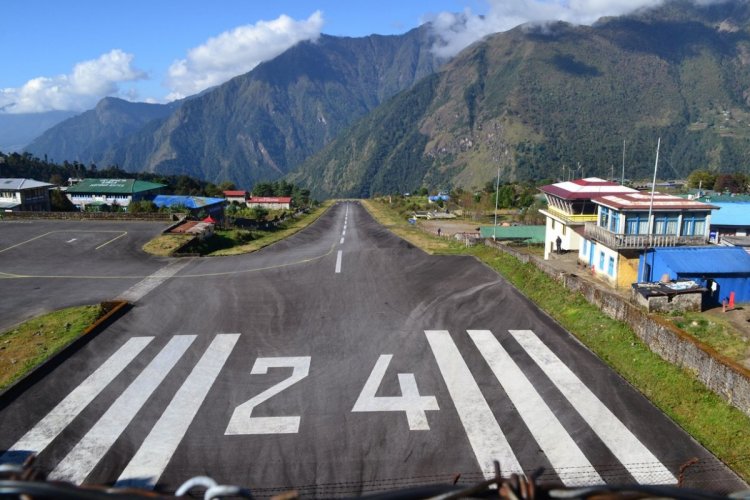 مطار تينزينغ هيلاري أو لوكلا في النيبال