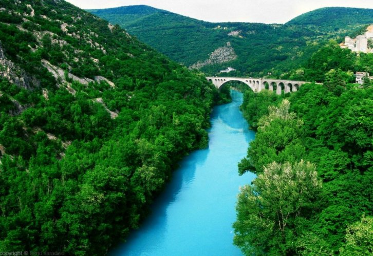 نهر سوكا في سلوفينيا