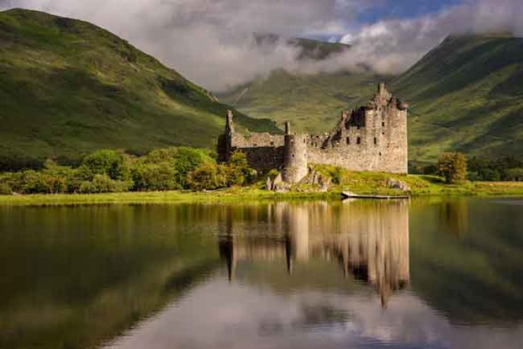 بحيرة Loch Awe في اسكتلندا