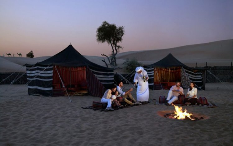 التخييم في صحراء دبي