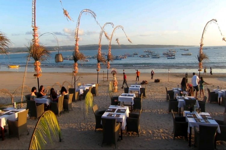 مطاعم شاطئ جيمباران البحرية