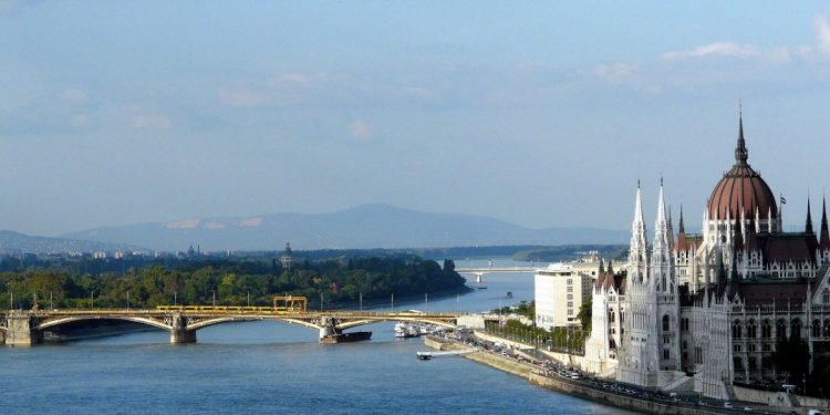 بحيرة بالاتون في المجر