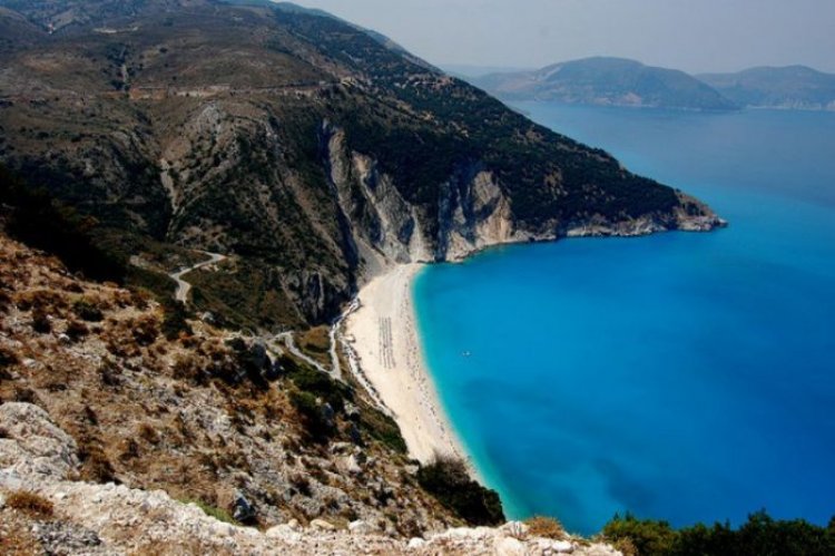 شاطئ موريتوس في اليونان
