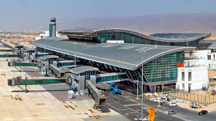 إعادة فتح مطار صلالة