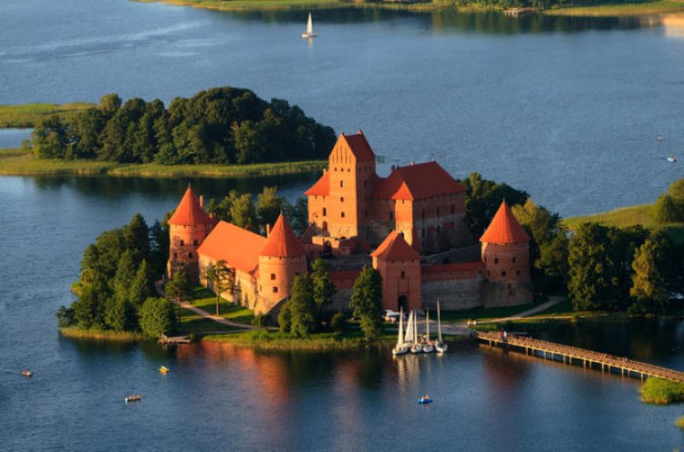 قلعة جزيرة تراكاي في ليتوانيا