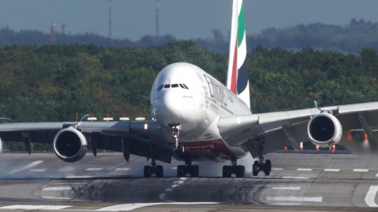 طيران الإمارات تبدأ رحلات إلى مطار ستانستيد