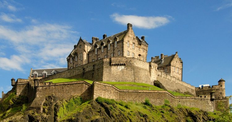 قلعة أدنبره في اسكتلندا