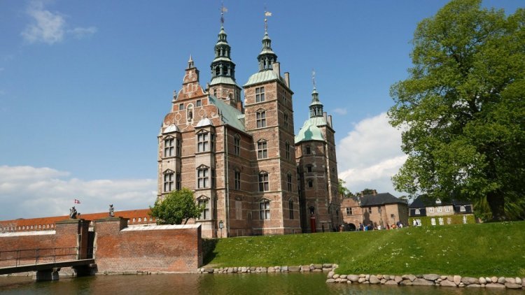 قلعة روزنبرج في كوبنهاجن الدنمارك