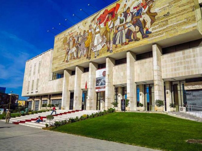 متحف التاريخ الوطني في تيرانا
